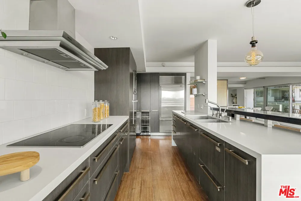 838 Doheny Drive #1001 West Hollywood, CA 90069