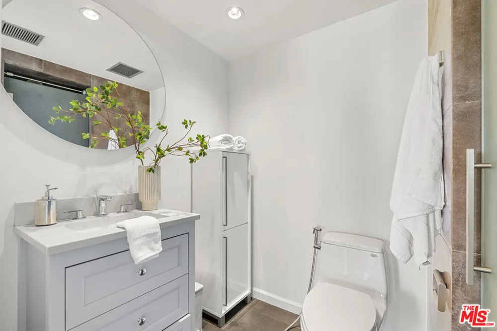 838 Doheny Drive #1001 West Hollywood, CA 90069