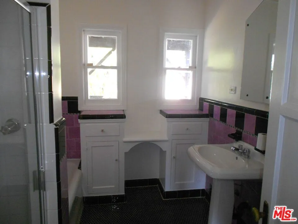 9139 W 25TH STREET Los Angeles, CA 90034
