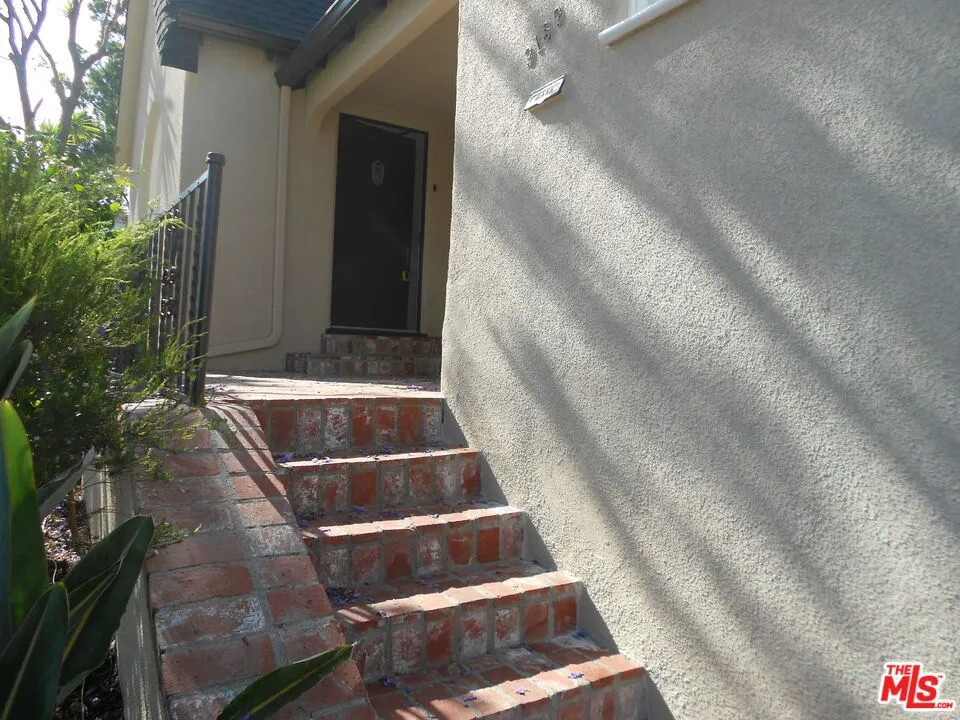 9139 W 25TH STREET Los Angeles, CA 90034