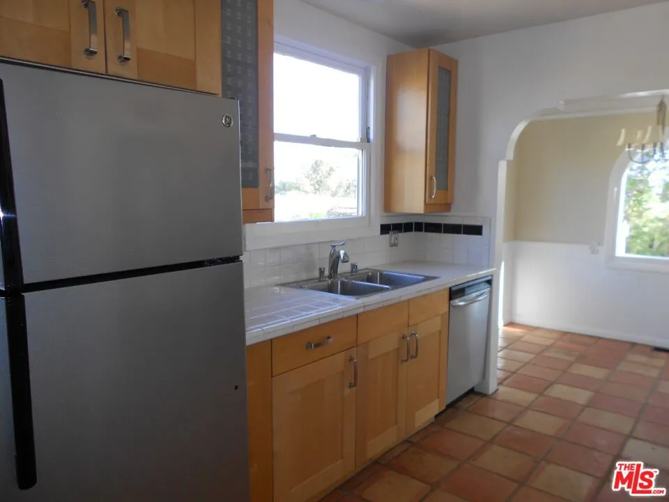 9139 W 25TH STREET Los Angeles, CA 90034