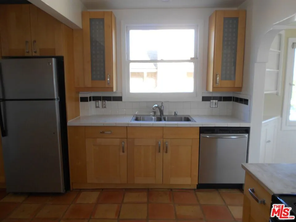 9139 W 25TH STREET Los Angeles, CA 90034