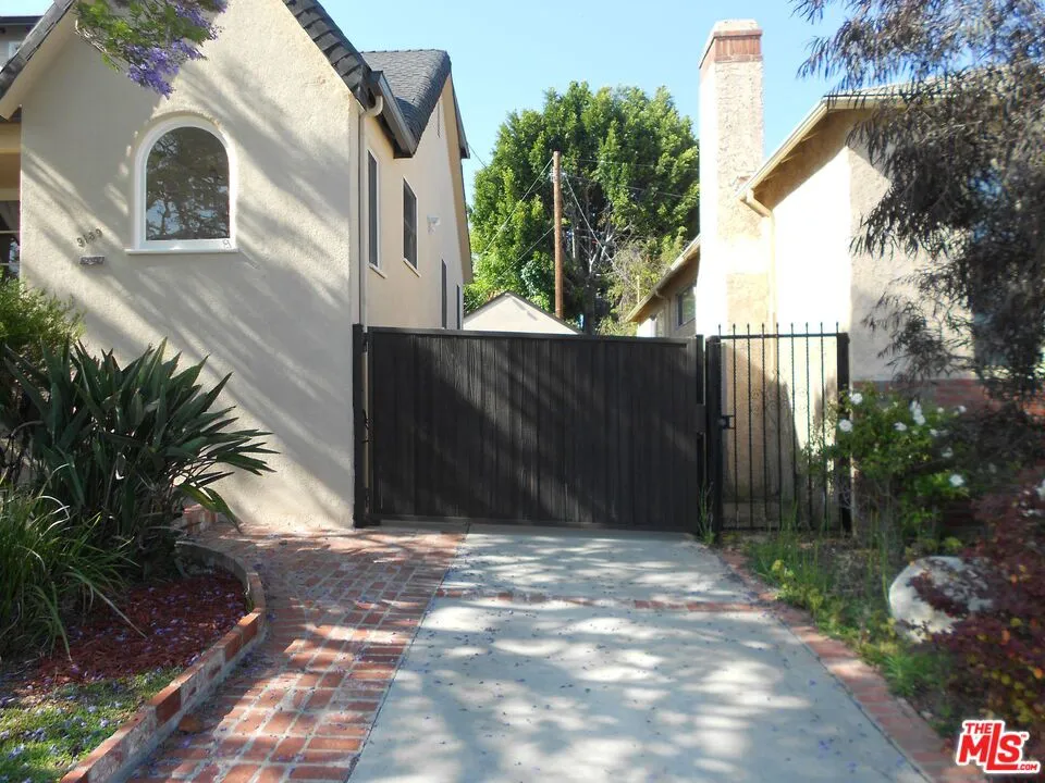 9139 W 25TH STREET Los Angeles, CA 90034