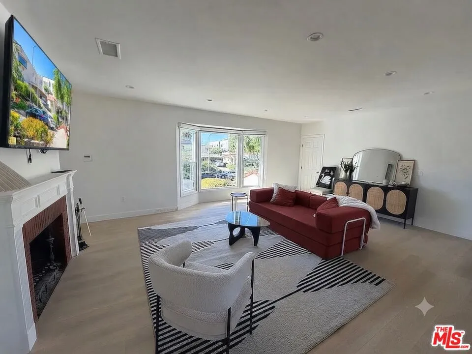 1546 S Ogden Drive ##2 Los Angeles, CA 90019