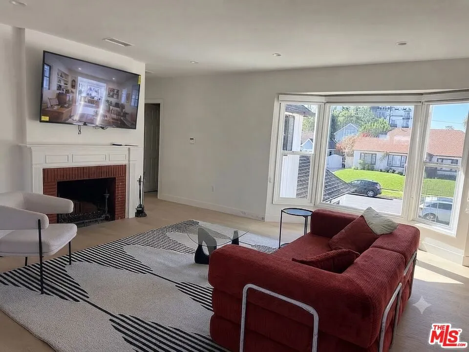 1546 S Ogden Drive ##2 Los Angeles, CA 90019