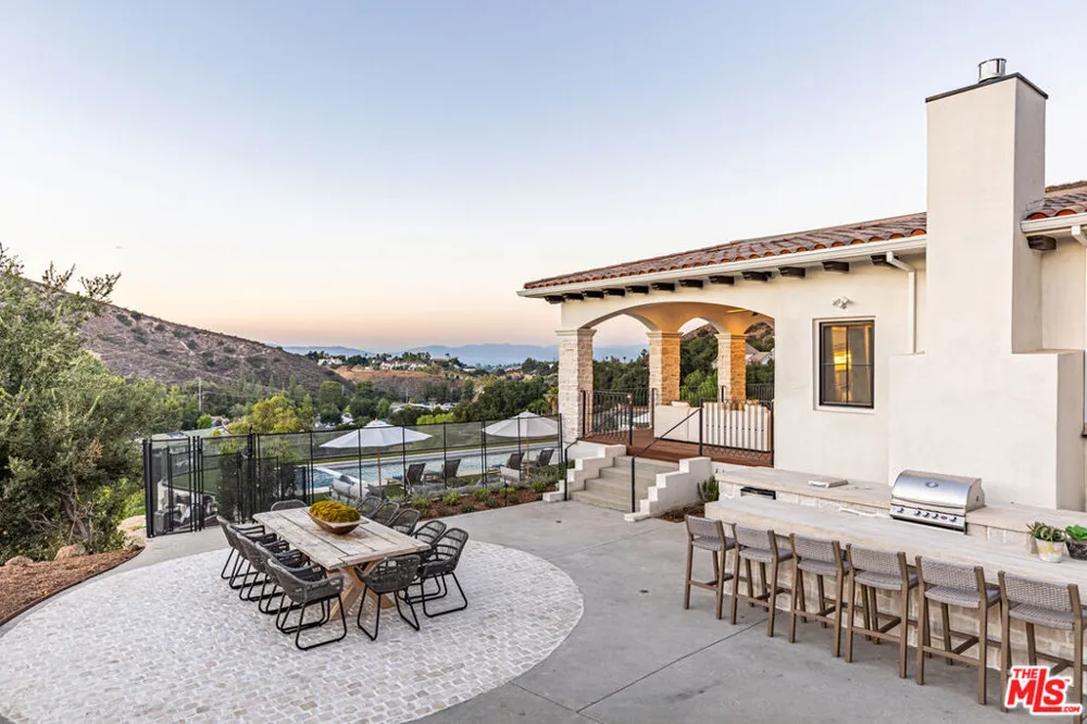 23614 Dry Canyon Cold Creek Rd Calabasas, CA 91302