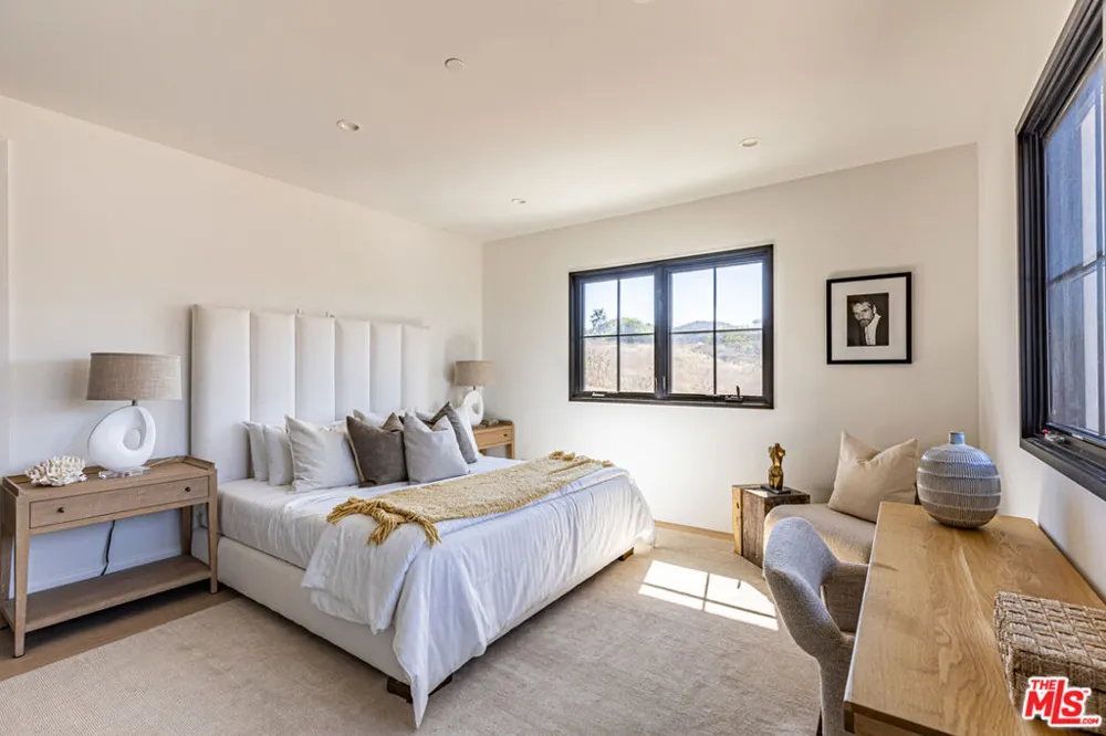 23614 Dry Canyon Cold Creek Rd Calabasas, CA 91302