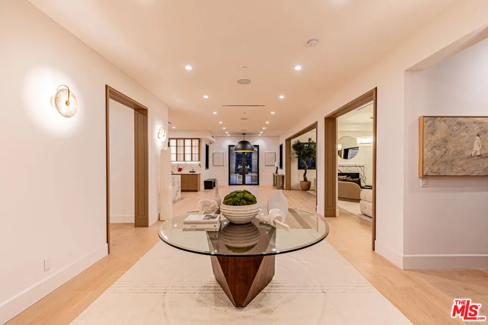 23614 Dry Canyon Cold Creek Rd Calabasas, CA 91302