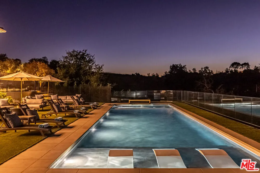 23614 Dry Canyon Cold Creek Rd Calabasas, CA 91302