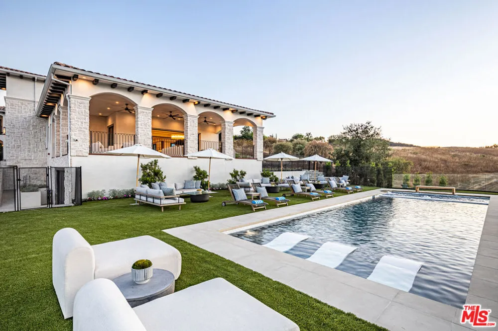 23614 Dry Canyon Cold Creek Rd Calabasas, CA 91302