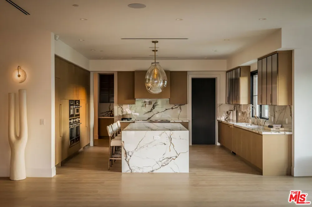 23614 Dry Canyon Cold Creek Rd Calabasas, CA 91302