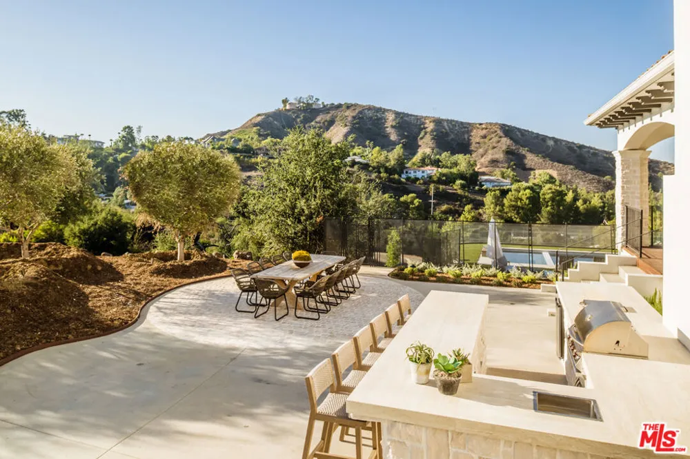 23614 Dry Canyon Cold Creek Rd Calabasas, CA 91302