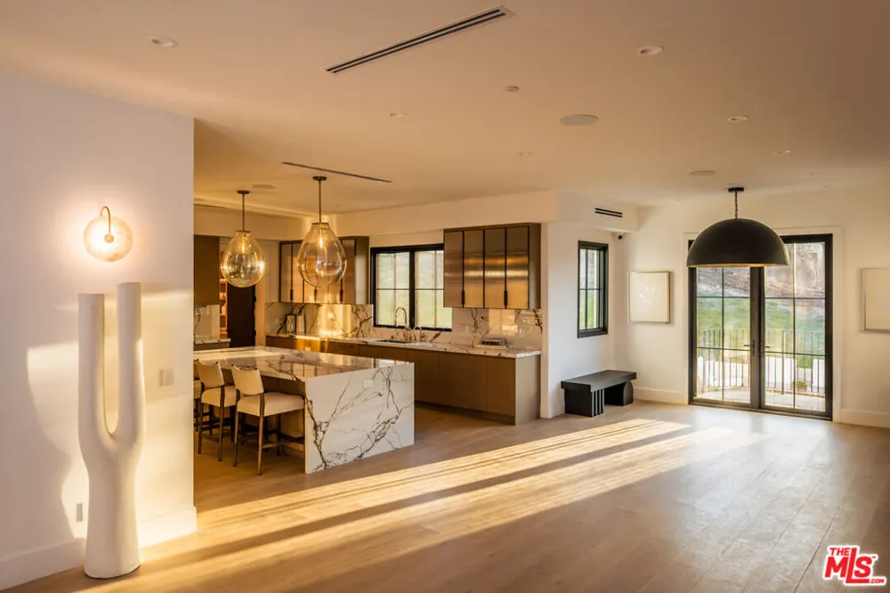 23614 Dry Canyon Cold Creek Rd Calabasas, CA 91302