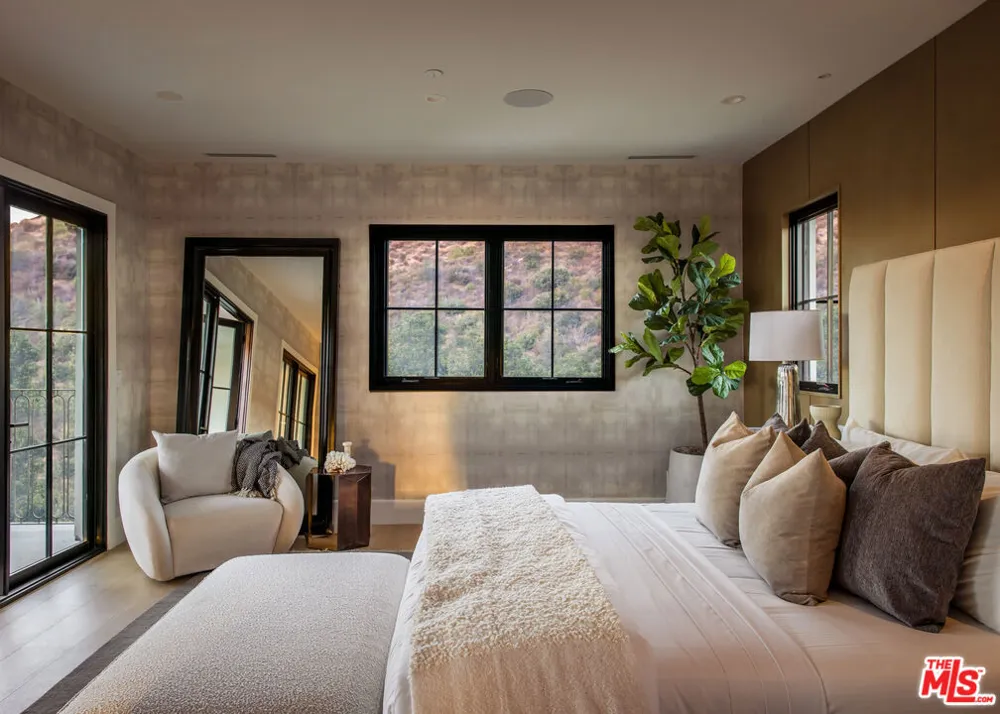 23614 Dry Canyon Cold Creek Rd Calabasas, CA 91302