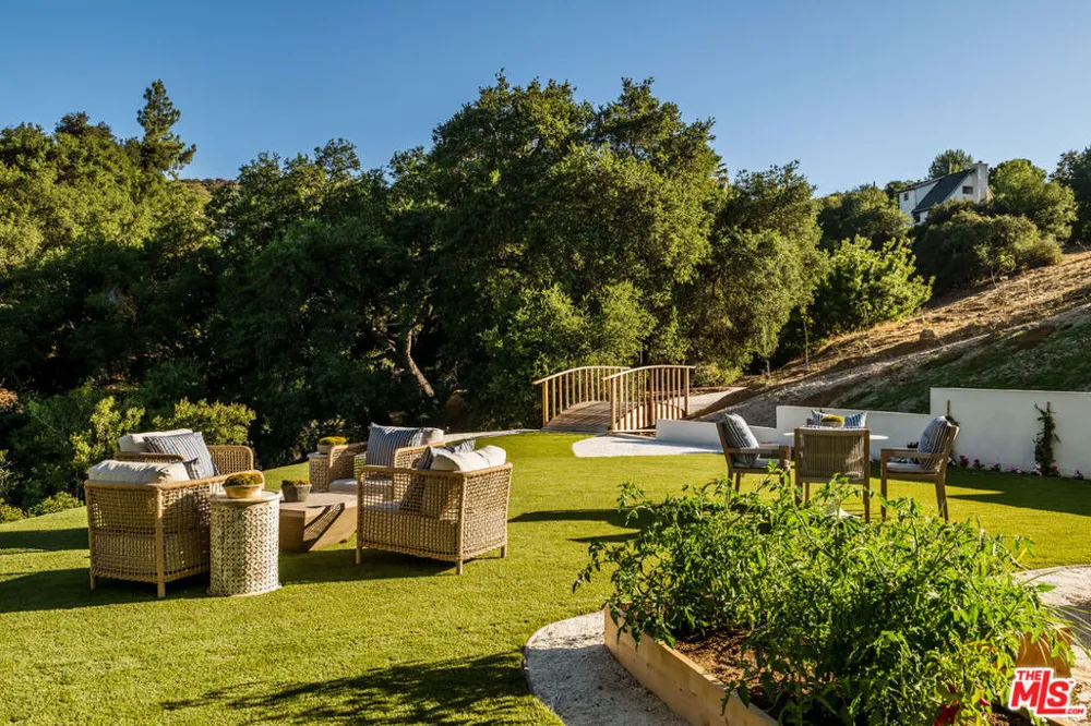 23614 Dry Canyon Cold Creek Rd Calabasas, CA 91302