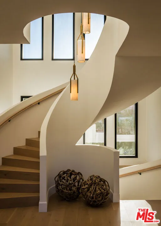 23614 Dry Canyon Cold Creek Rd Calabasas, CA 91302