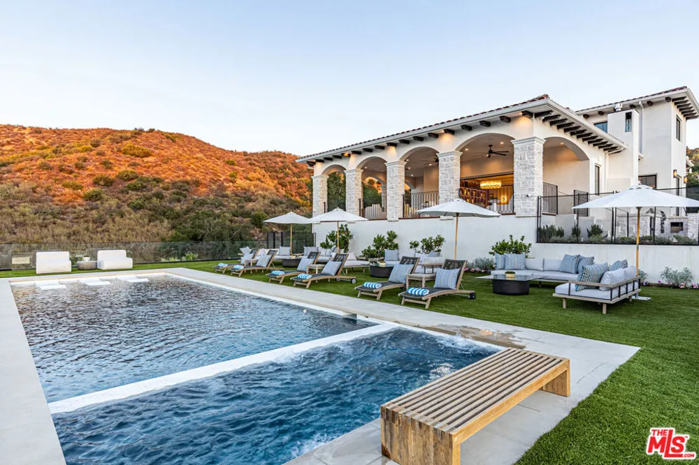 23614 Dry Canyon Cold Creek Rd Calabasas, CA 91302
