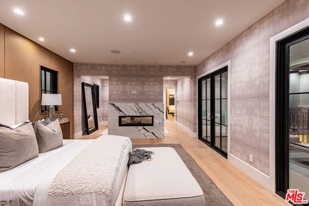 23614 Dry Canyon Cold Creek Rd Calabasas, CA 91302