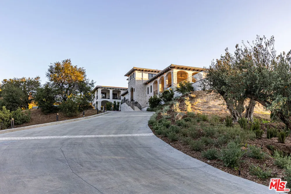 23614 Dry Canyon Cold Creek Rd Calabasas, CA 91302