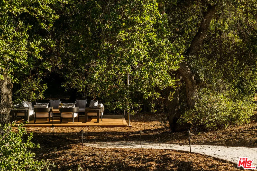 23614 Dry Canyon Cold Creek Rd Calabasas, CA 91302