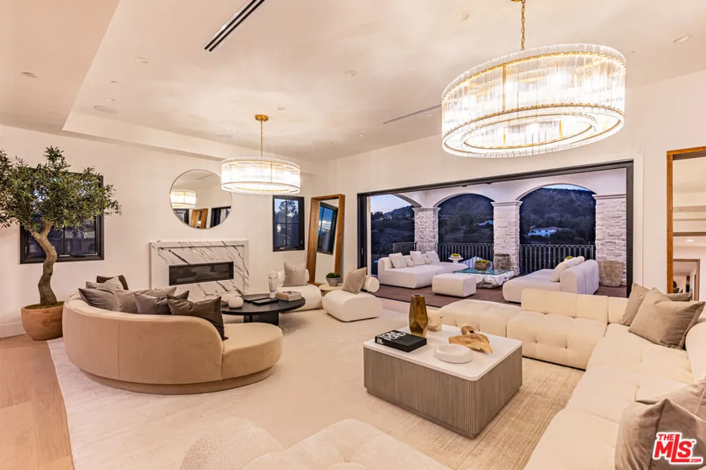 23614 Dry Canyon Cold Creek Rd Calabasas, CA 91302