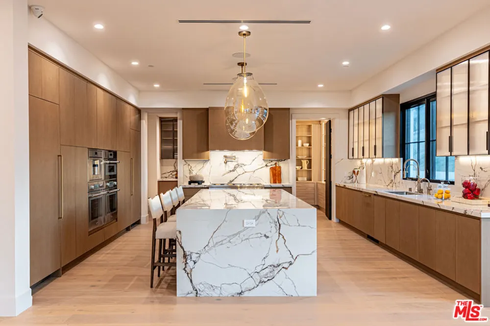 23614 Dry Canyon Cold Creek Rd Calabasas, CA 91302