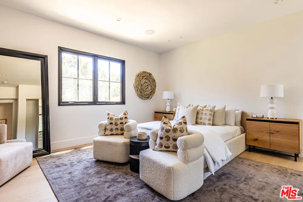 23614 Dry Canyon Cold Creek Rd Calabasas, CA 91302