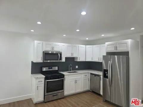 1922 Vista Del Mar Avenue #3