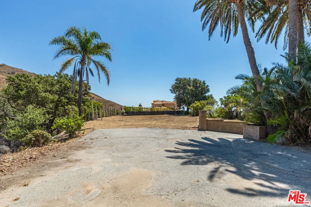 3860 Puerco Canyon Road Malibu, CA 90265
