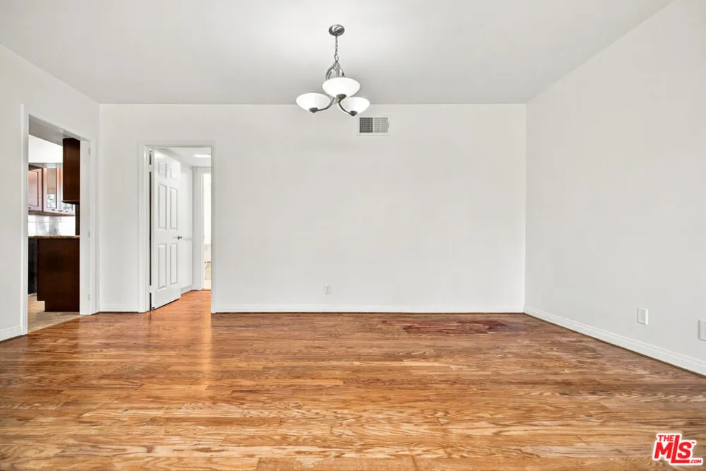 10669 La Grange Avenue Los Angeles, CA 90025