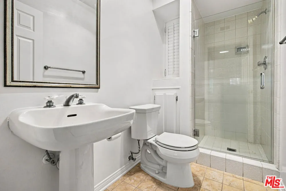 10669 La Grange Avenue Los Angeles, CA 90025
