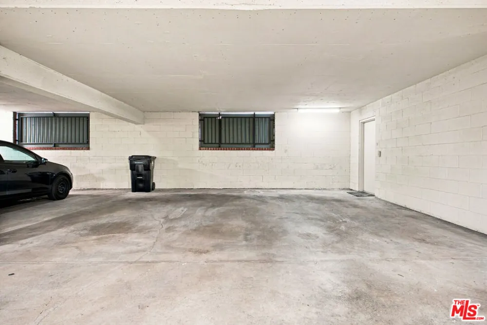 10669 La Grange Avenue Los Angeles, CA 90025