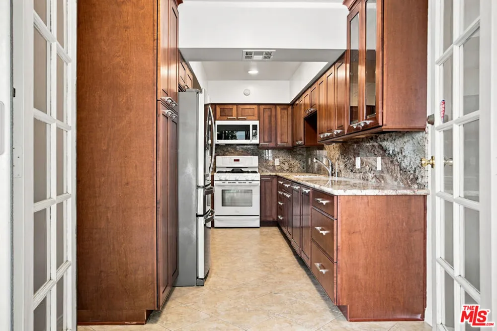 10669 La Grange Avenue Los Angeles, CA 90025