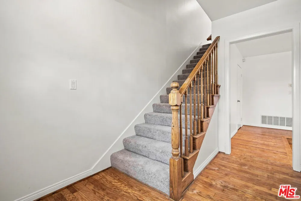 10669 La Grange Avenue Los Angeles, CA 90025