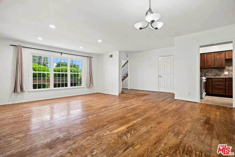 10669 La Grange Avenue Los Angeles, CA 90025