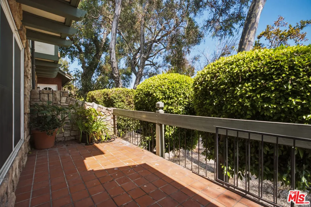10669 La Grange Avenue Los Angeles, CA 90025