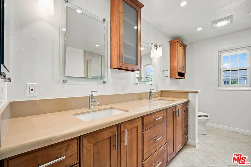 10669 La Grange Avenue Los Angeles, CA 90025
