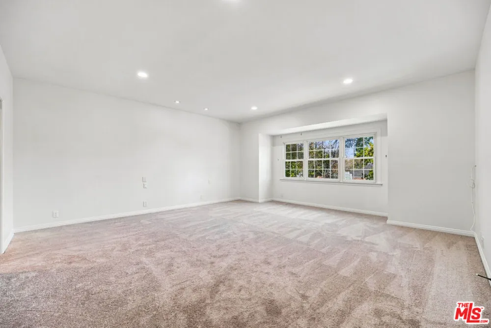 10669 La Grange Avenue Los Angeles, CA 90025