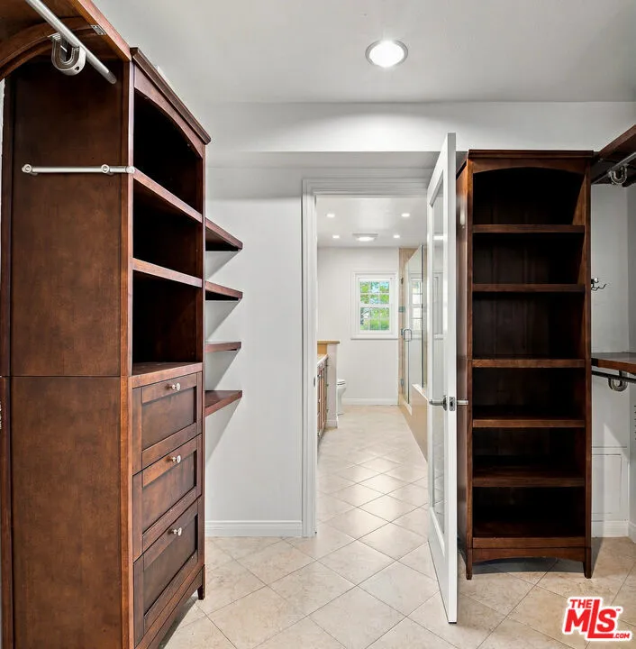 10669 La Grange Avenue Los Angeles, CA 90025