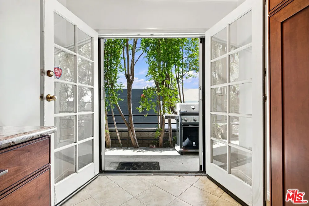 10669 La Grange Avenue Los Angeles, CA 90025