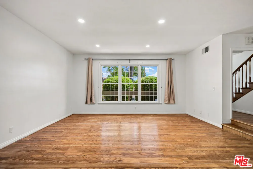 10669 La Grange Avenue Los Angeles, CA 90025