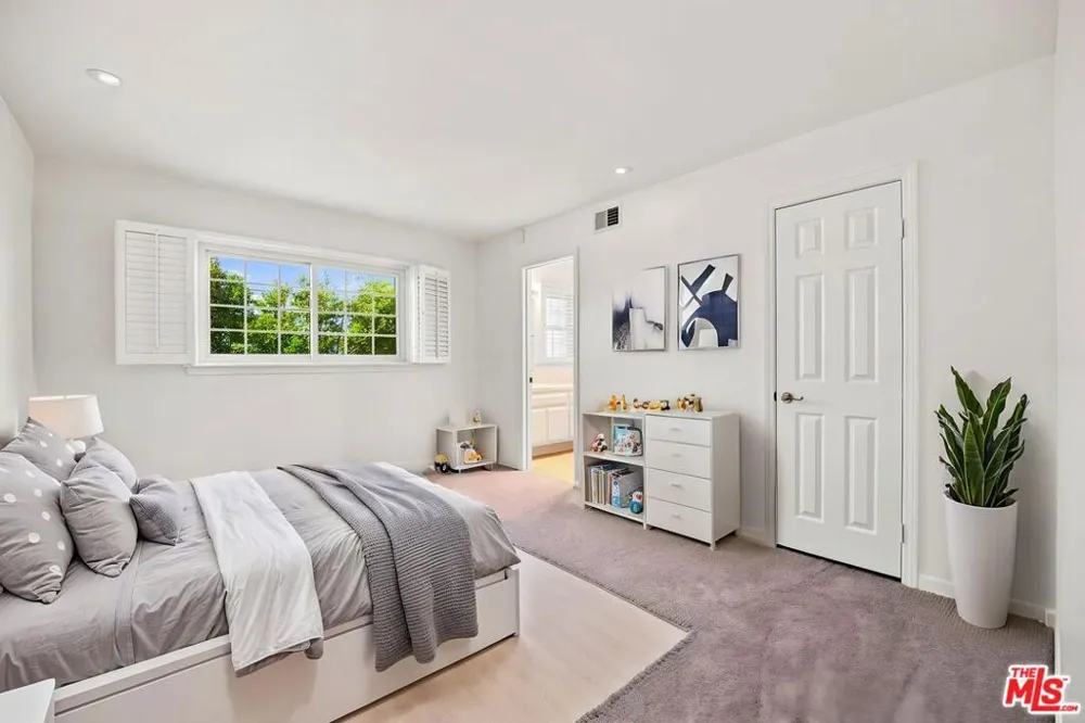 10669 La Grange Avenue Los Angeles, CA 90025