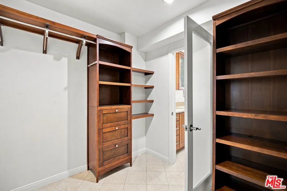 10669 La Grange Avenue Los Angeles, CA 90025