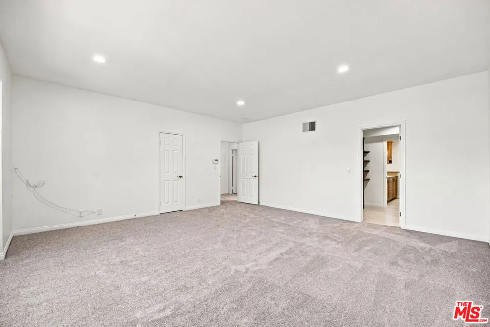 10669 La Grange Avenue Los Angeles, CA 90025