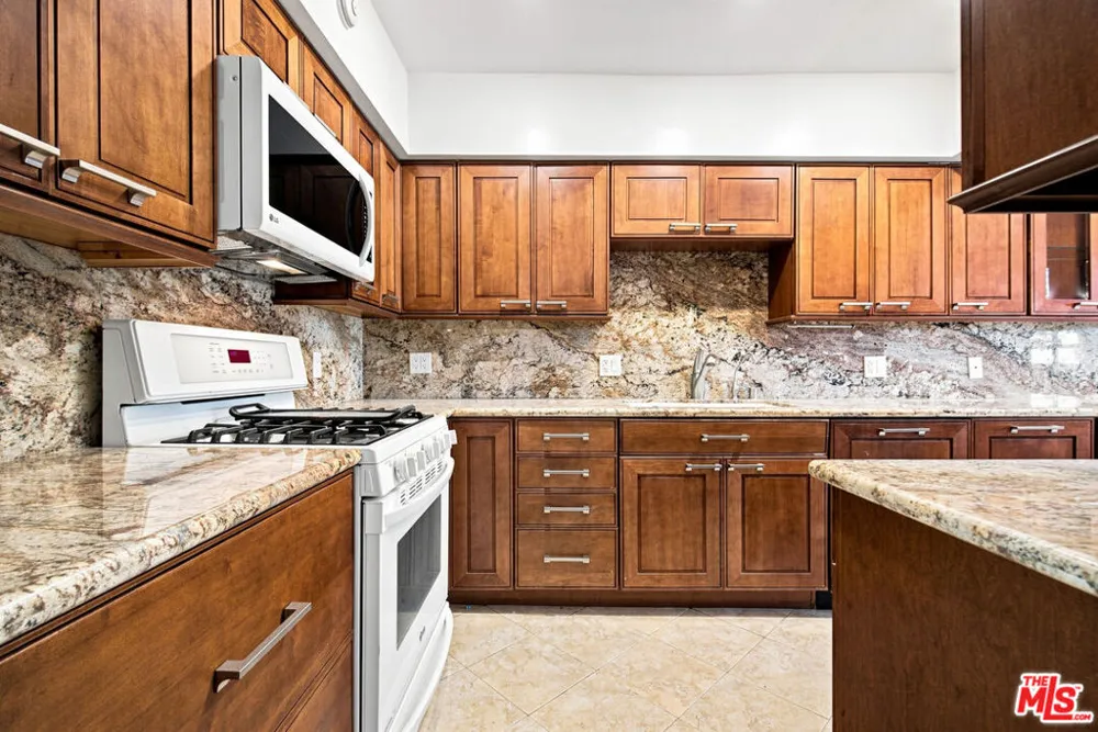 10669 La Grange Avenue Los Angeles, CA 90025