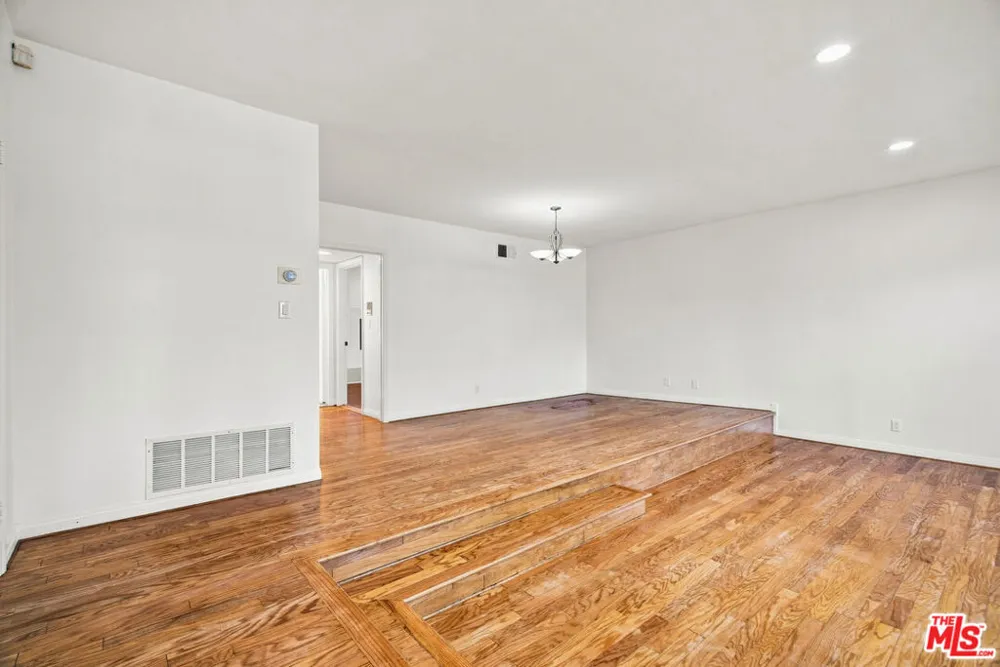 10669 La Grange Avenue Los Angeles, CA 90025