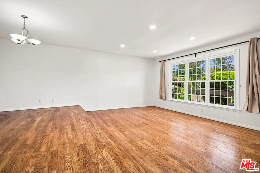 10669 La Grange Avenue Los Angeles, CA 90025