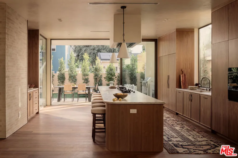 4333 Vinton Avenue Culver City, CA 90232