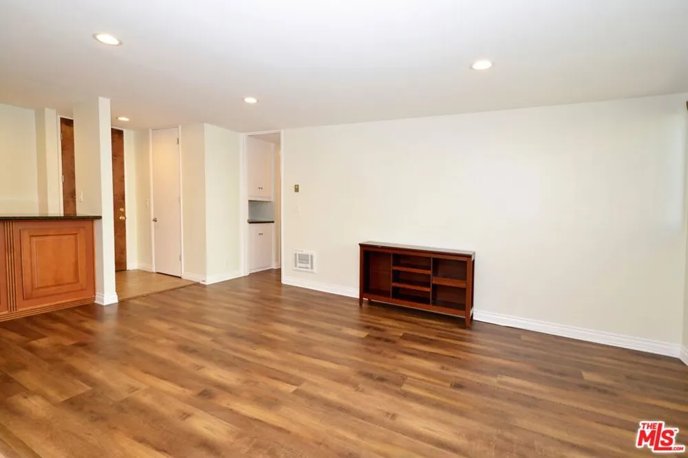 5950 Canterbury Drive #C212 Culver City, CA 90230