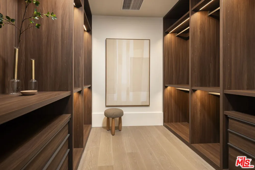 8420 W Sunset Boulevard #703 West Hollywood, CA 90069